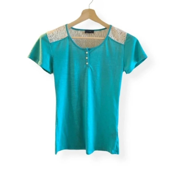 Talula Tops - Talula/Aritzia blue lace T-shirt